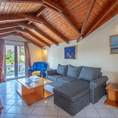 Apartament Paradise & *